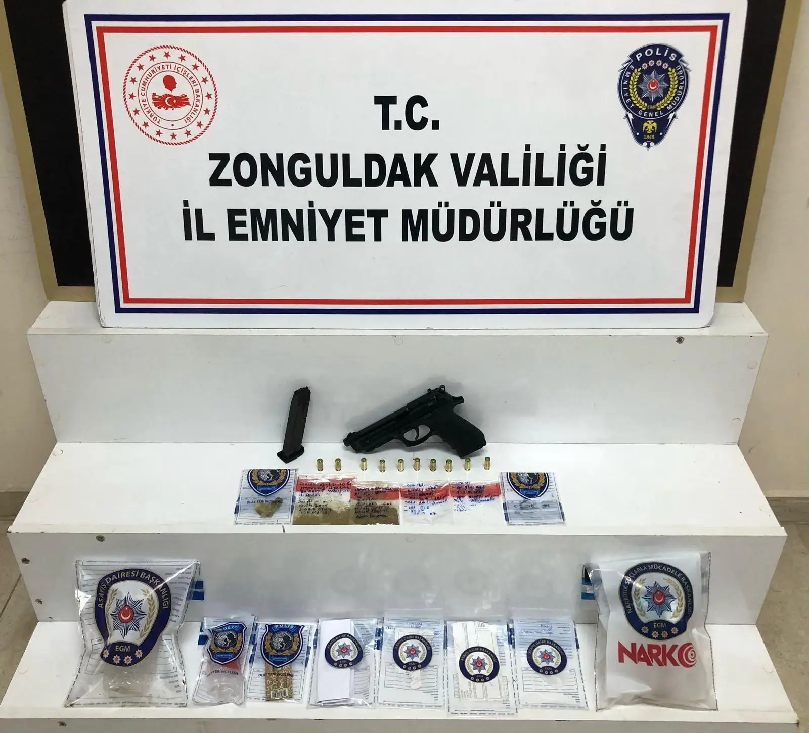Narkotik ekiplerince uyuşturucu operasyonu düzenlendi..