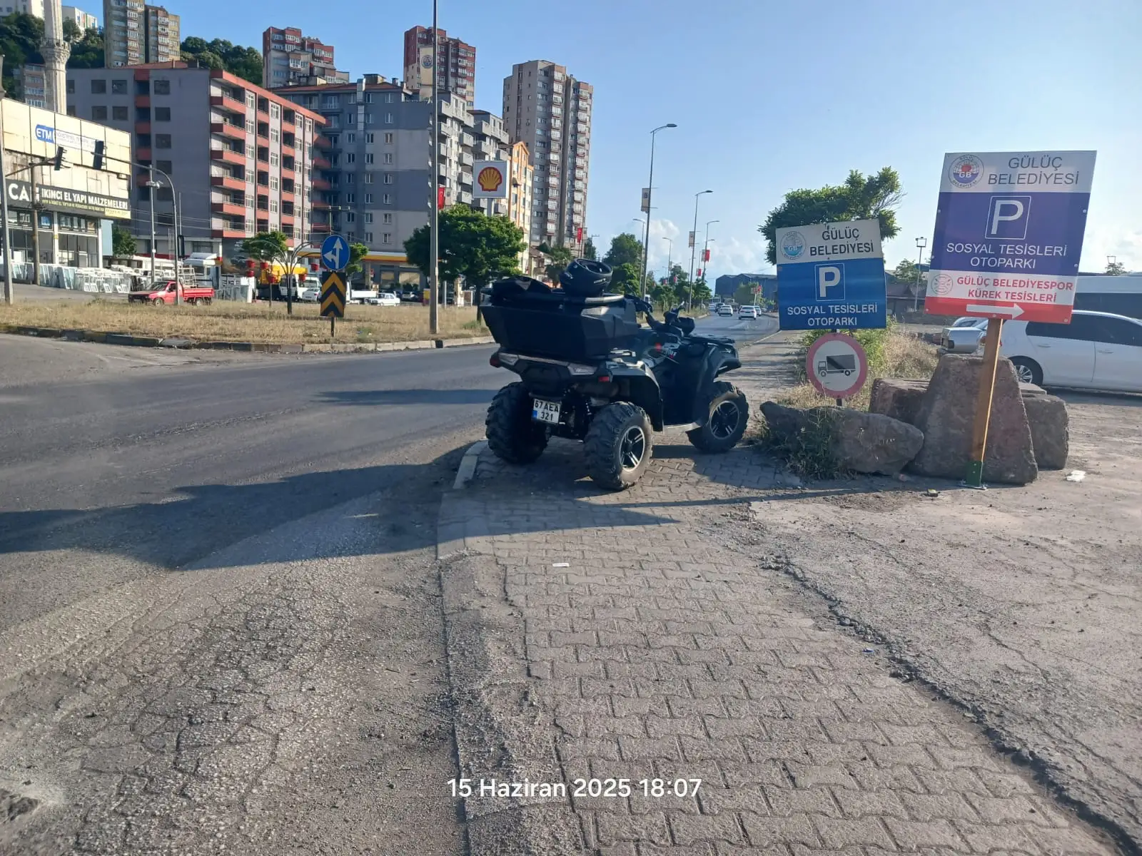 Takla attı, sürücü ve yolcu yaralandı..