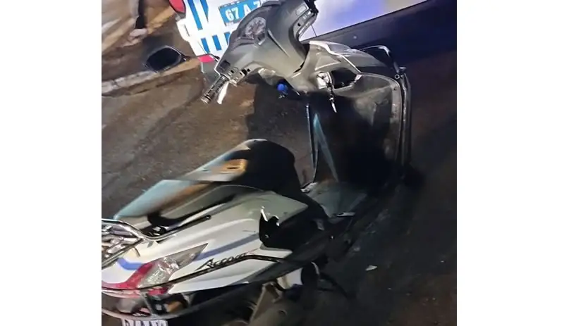 Yayaya çarpmamak için motosikleti devirdi..