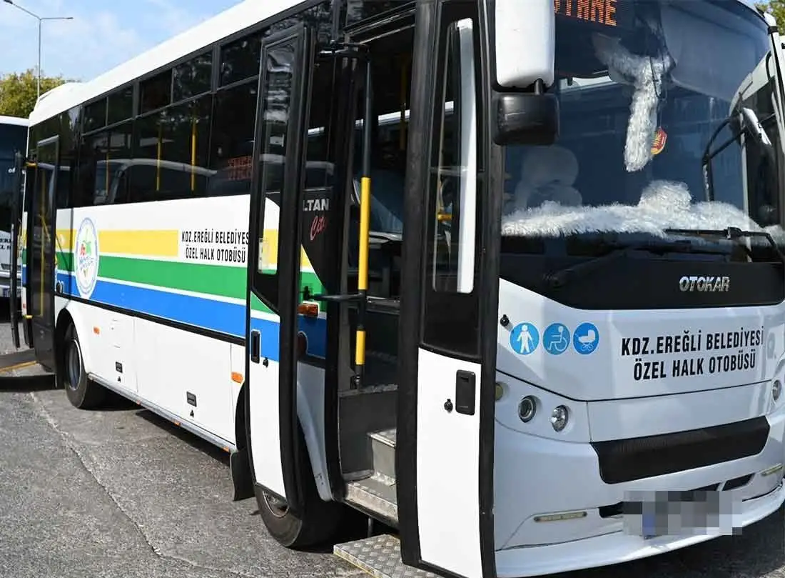 Ereğli’de Kurye Dehşeti: Kaskla Otobüse ve Şoföre Saldırdı