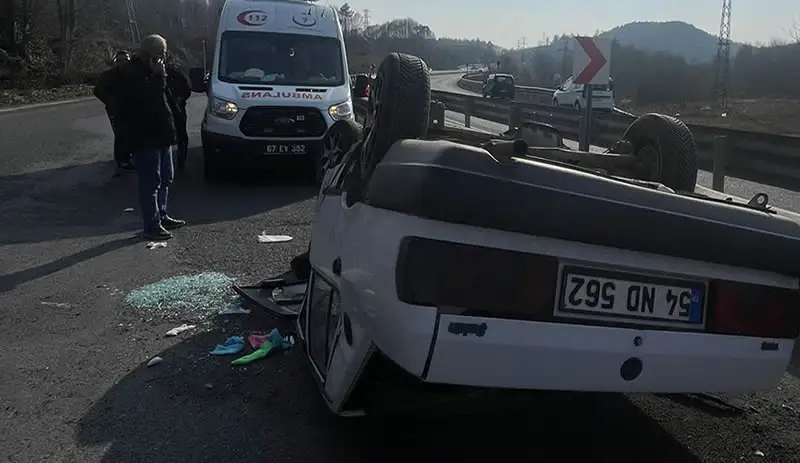 Kontrolden Çıkan Araç Takla Attı: 2 Yaralı