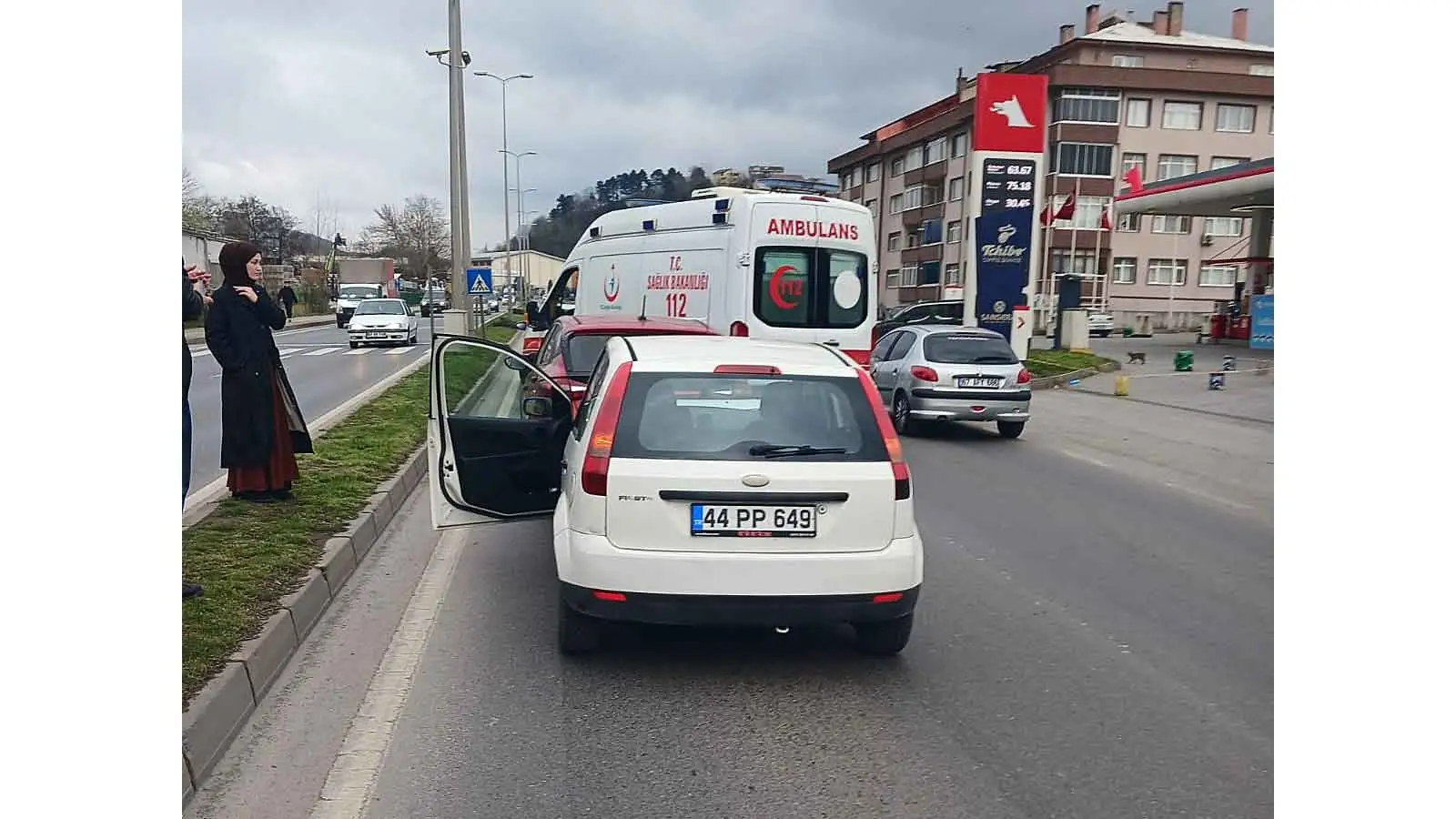 Ereğli Devrek Yolunda 3 Araçlı Kaza: 1 Yaralı