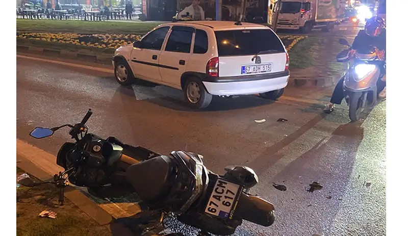 Kontrolsüz Kavşakta Motosiklet ile Otomobil Çarpıştı: 1 Yaralı