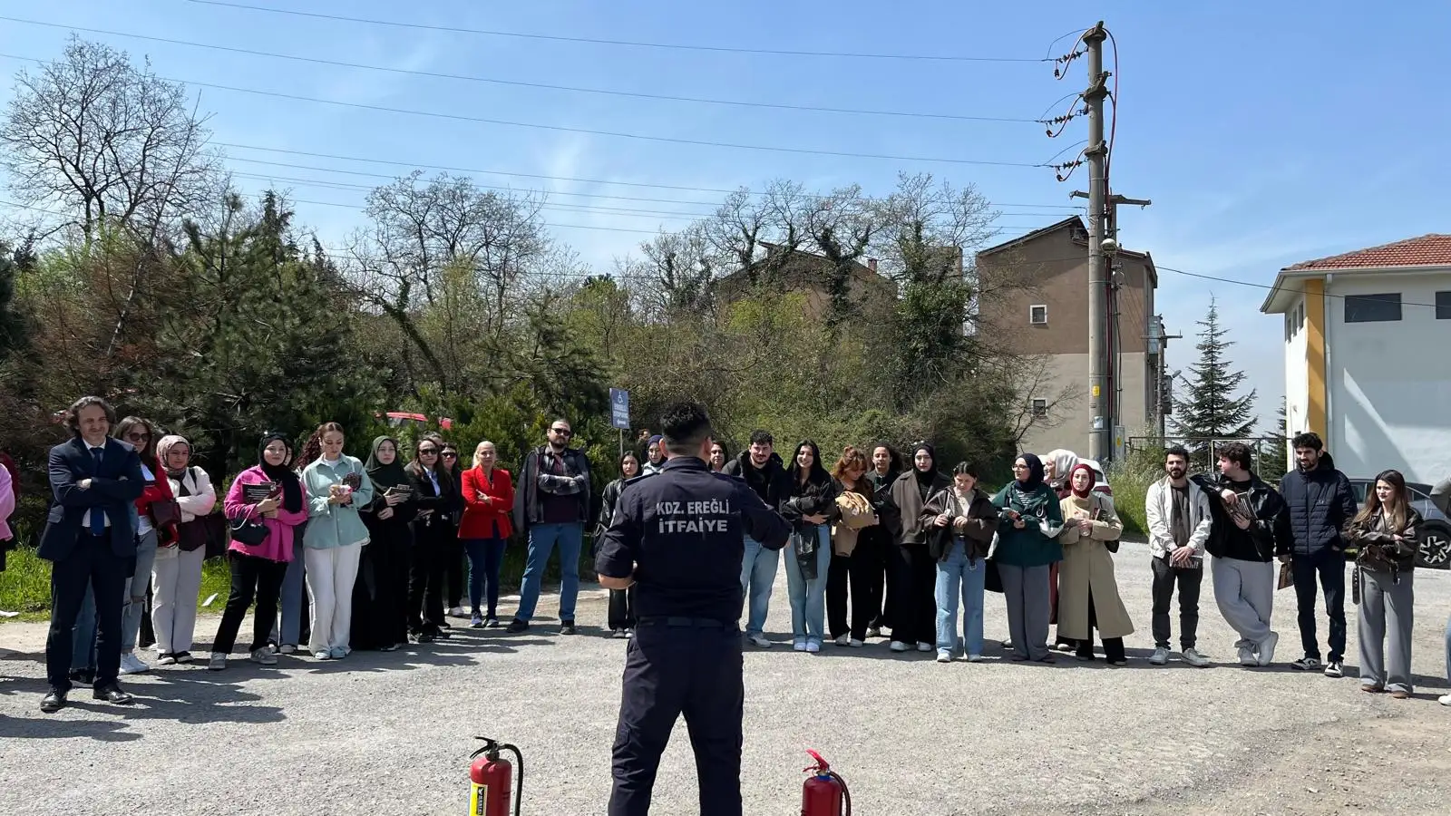 İTFAİYE, MOSAK VE TURİZM FAKÜLTESİ’NDE YANGIN EĞİTİMİ VERDİ