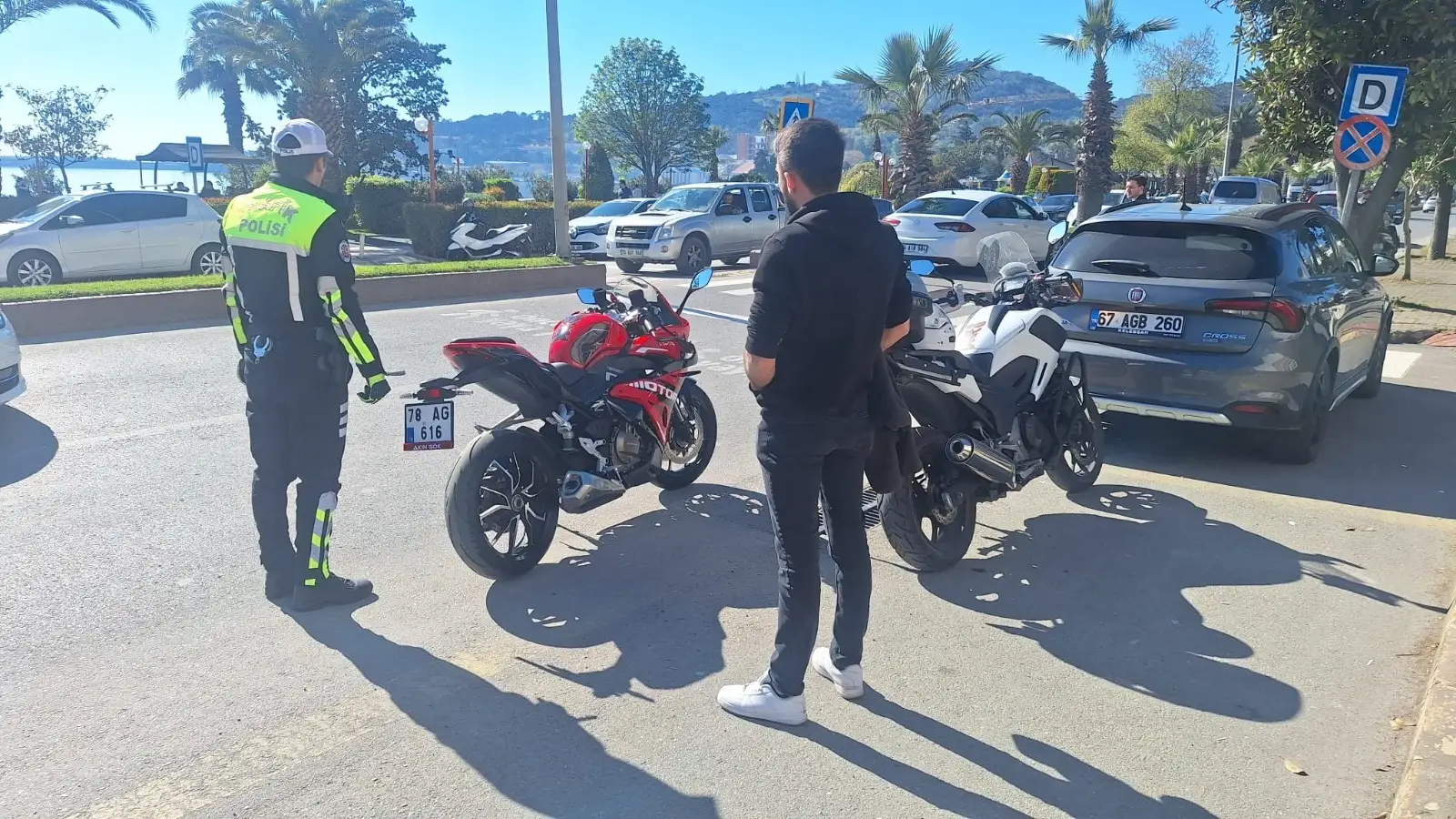 Sinyal Verdiğini Söyledi, Motosiklet Çarptı: 1 Kişi Yaralı