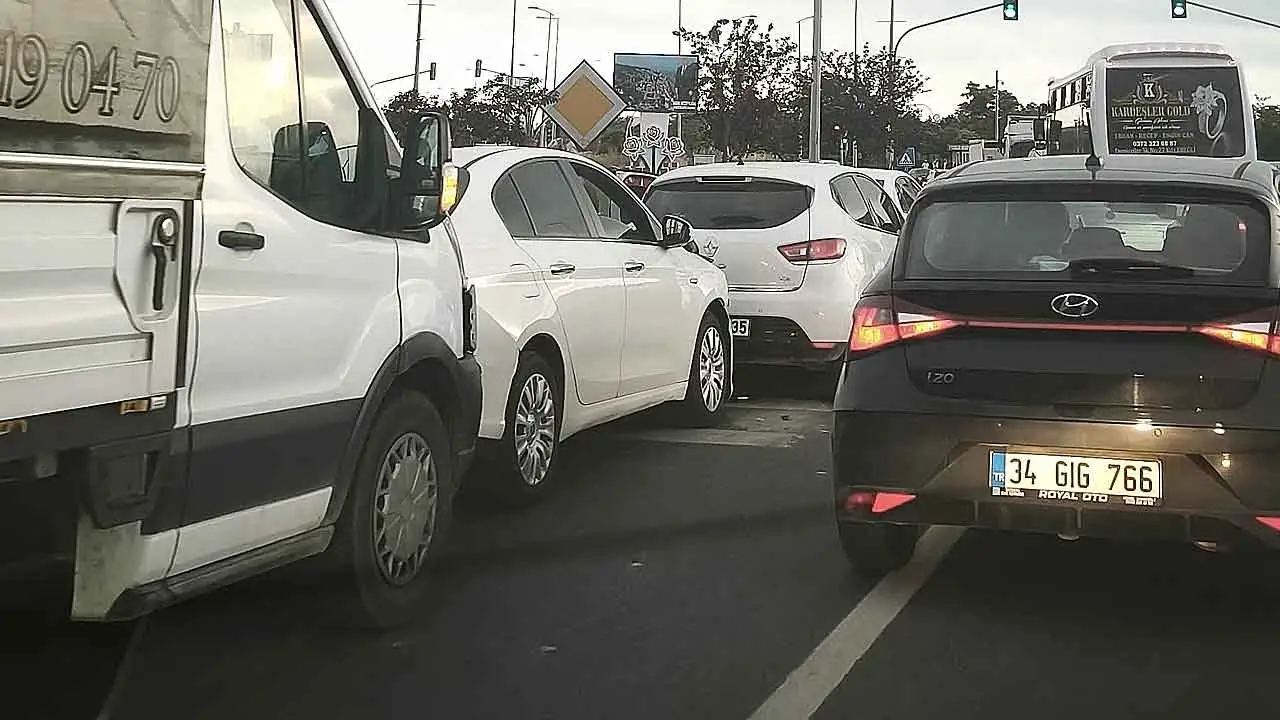 Zincirleme trafik kazasında bir kişi yaralandı