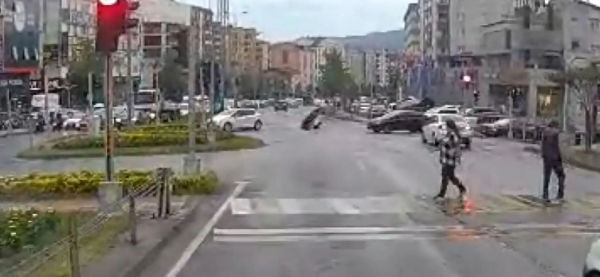 Kırmızı Işık İhlali Kazaya Neden Oldu: 2 Yaralı