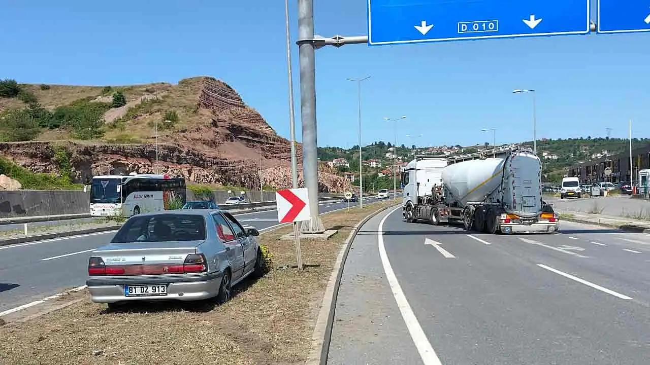 Tanker Şerit Değiştirirken Otomobile Çarptı: 2 Yaralı
