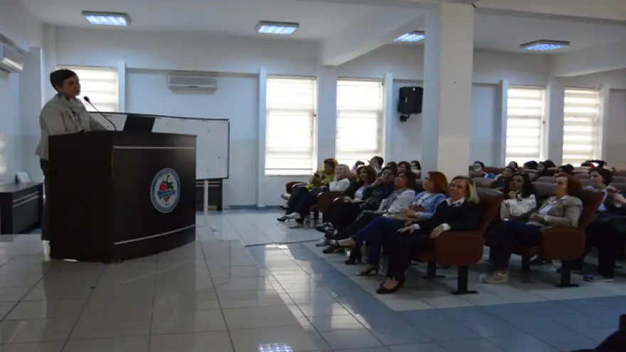 "Ebeveyn ve ergen ilişkisi" adlı konferans verildi