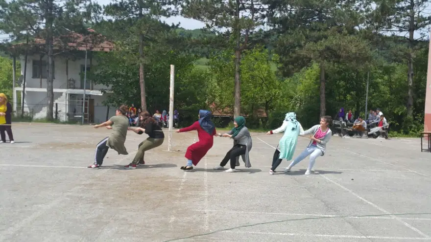 Gençlik bayramında gençler yarıştı