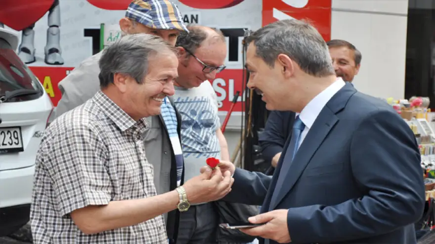 Uysal, esnaf ziyaretlerinde..