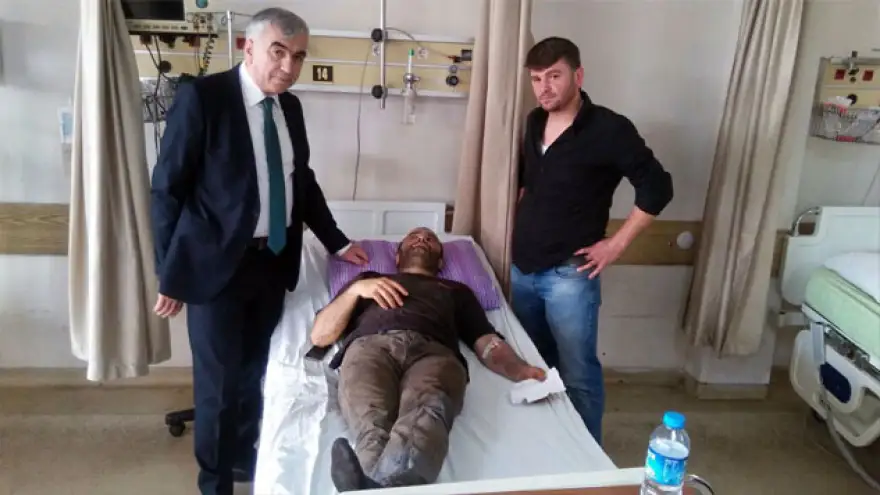 Demirci, iş kazası geçiren madenciyi ziyaret etti