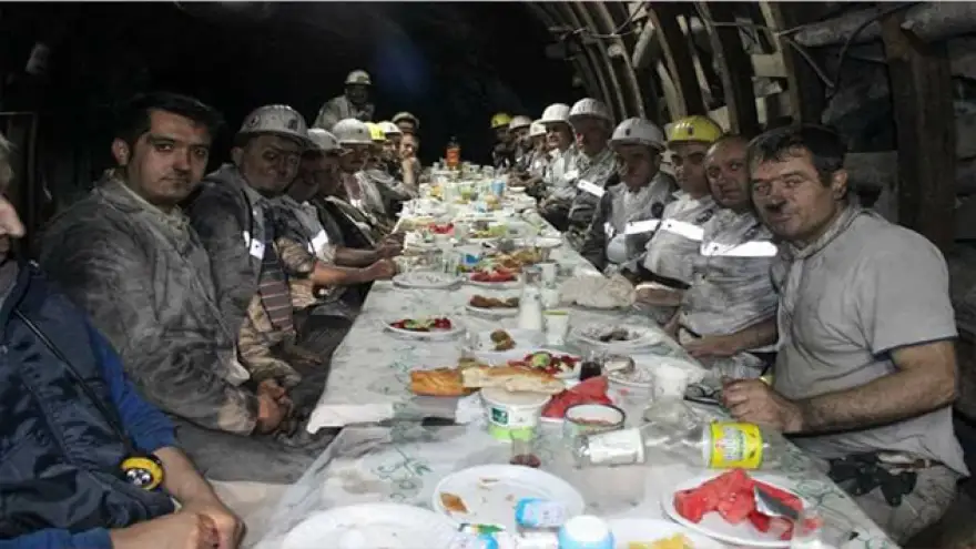 Eroğlu ve Demirci, madenci ile iftar açtı