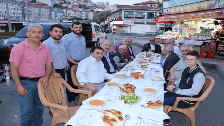Kaymakam Madenoğlu esnaflarla iftar yaptı