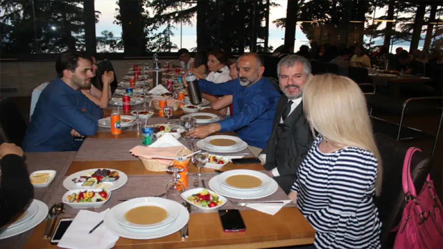 Ereylin AVM'den mağaza yöneticilerine iftar verildi