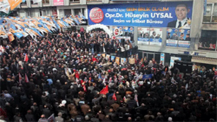 UYSAL'IN KONUŞMASINDA EKRAN BOZULDU
TOPTAN KONUŞMAYI YARIDA KESTİ