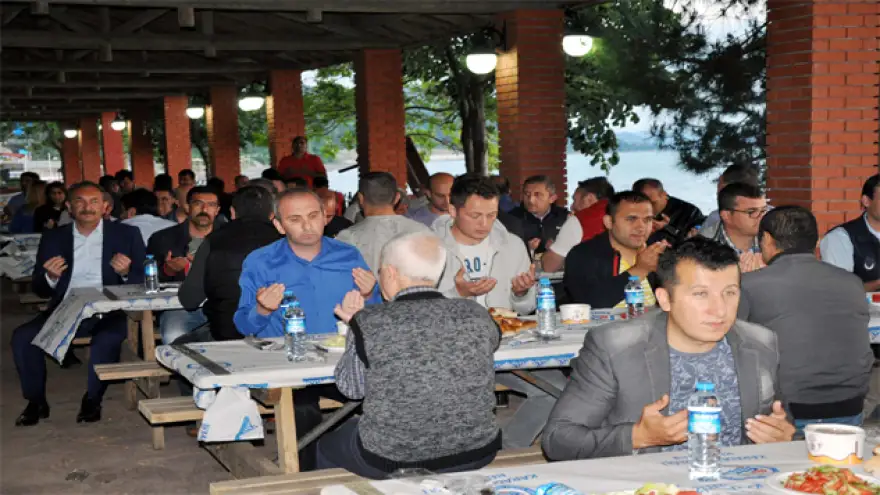 Belediye müdürlüklerinden iftarlar..