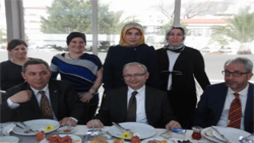 AK KADINLAR ,KADINLAR GÜNÜNÜ KUTLADI