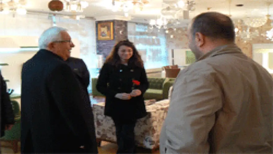 POSBIYIK,KADINLARA KARANFİL DAĞITTI