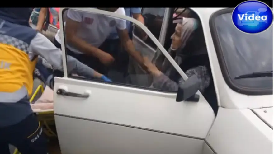 Önündeki araca çarptı; 3 yaralı var..