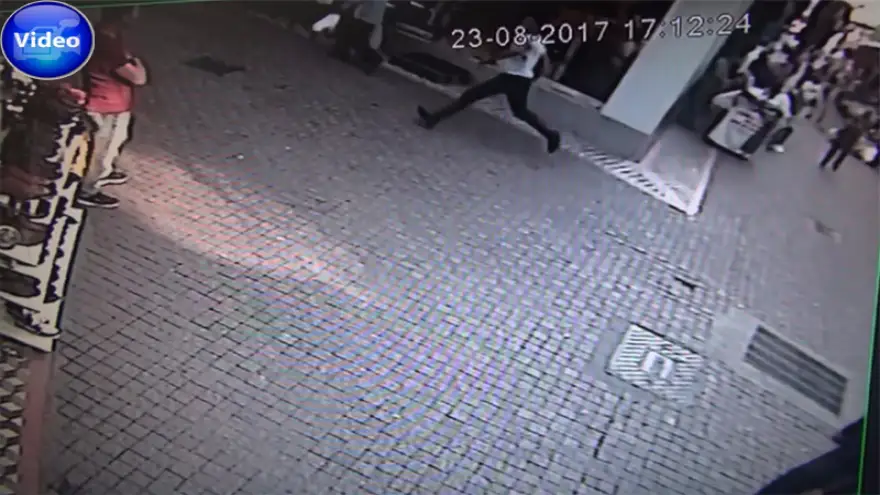 Suç üstü yapıldı, uyuşturucuyu rögar kapağından attı