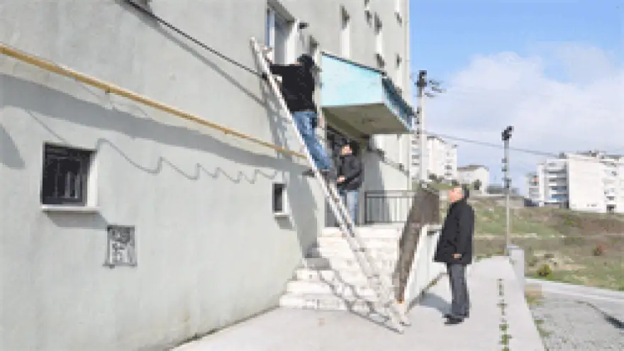 AFET KONUTLARI AYDINLANIYOR