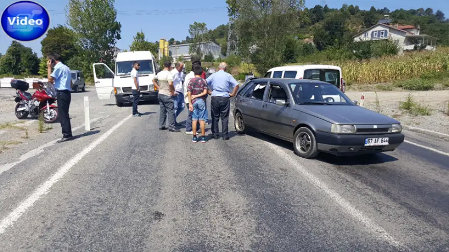 Minibüs otomobile arkadan çarptı; 2 yaralı