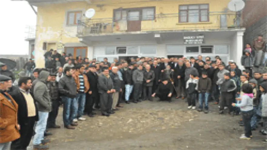 GELECEK NESİLLERE YAZIK ETMEYİN ADAMA OY VERİN