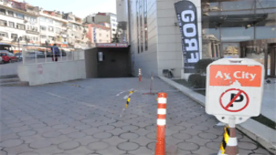 AVMNİN OTOPARKININ KAPATILMASIYLA
BELEDİYENİN BİR İLGİSİ BULUNMAMAKTADIR

