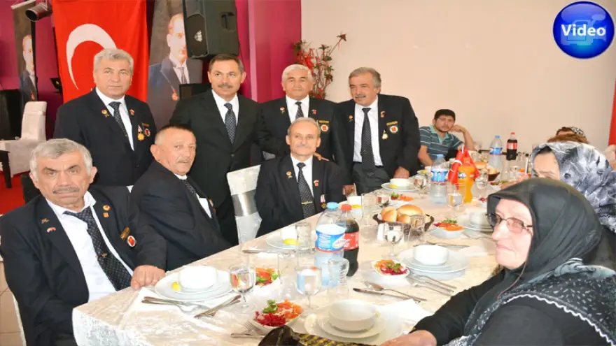 Uysal’dan gazi ve ailelerine moral yemeği..