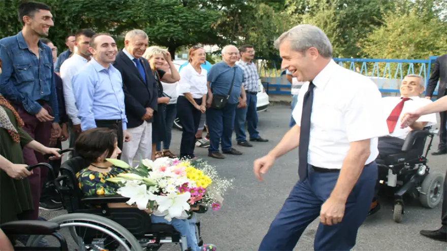 Vali Çınar’dan Fiziksel Engelliler Derneği’ne ziyaret
 
