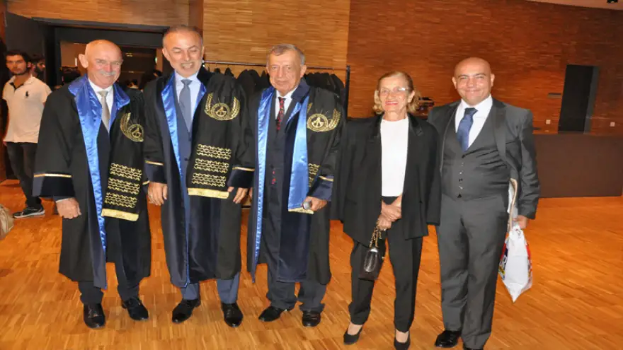Erdem, mütevelli heyetinde...