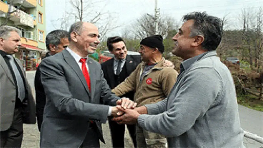 TARİHİNDE İLK KEZ BİR BAŞKAN ADAYI MAHALLELERİ GEZDİ