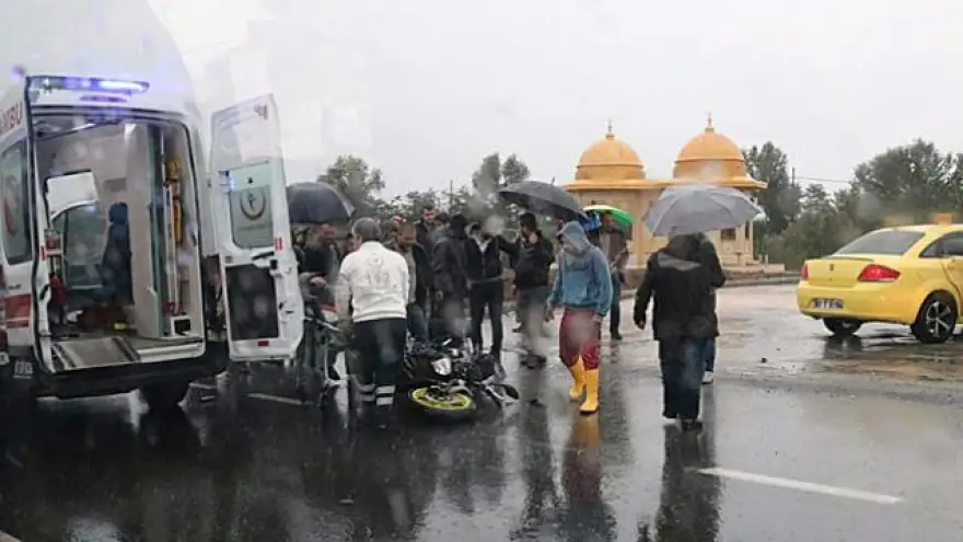 Kavşakta çarpıştılar; 2 yaralı