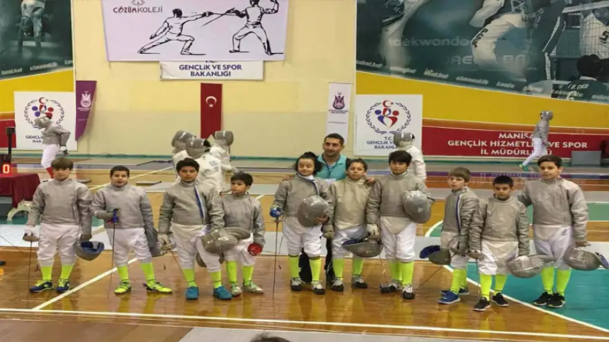 Madalya ile döndüler...