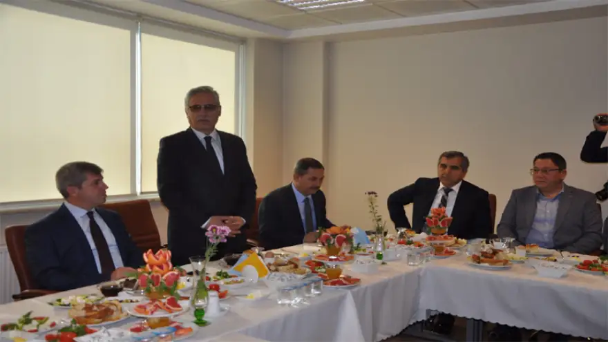 Vali Çınar, sanayicilerin sıkıntılarını dinledi