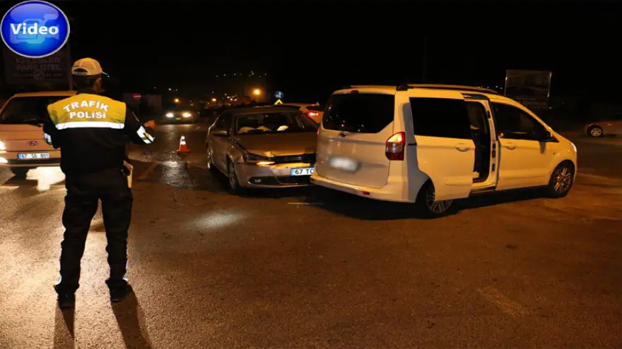 Polis otosu ile otomobil çarpıştı: 5 Yaralı
