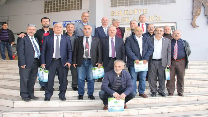 Başkan Akdemir'den, muhtarlara anlamlı hediye