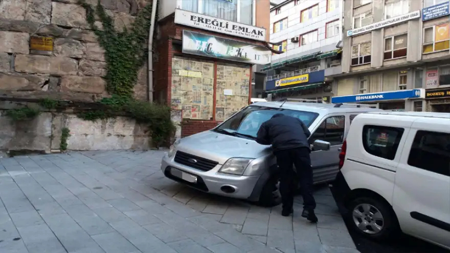 Zabıta engel olanlara ceza yağdırdı...