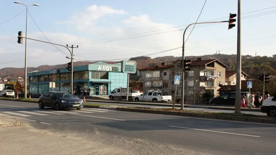 Göçmenlere cep ve otobüs durağı...