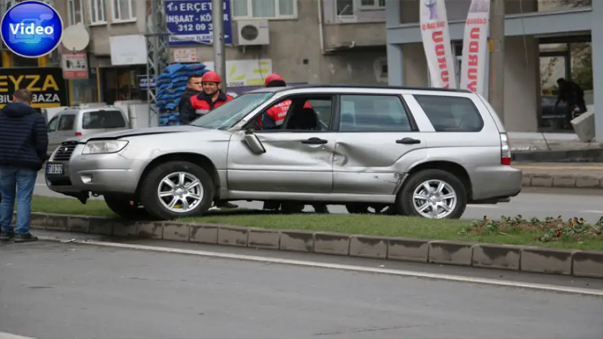 İş makinesine çarptı… Takla attı…