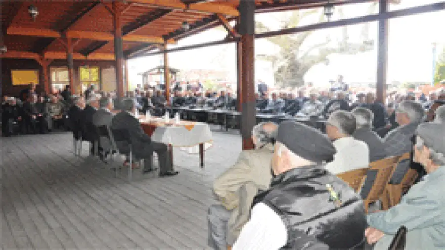 YAŞLILAR EVİ BİZİM ÖRNEK YERİMİZ...BURAYI DA ELİMİZDEN ALIRLAR
