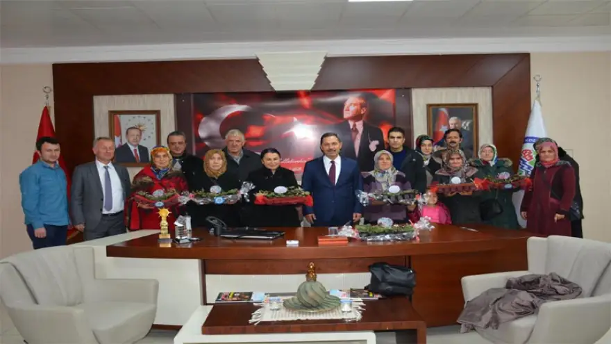Uysal, osmanlı çileği fidesi dağıttı..