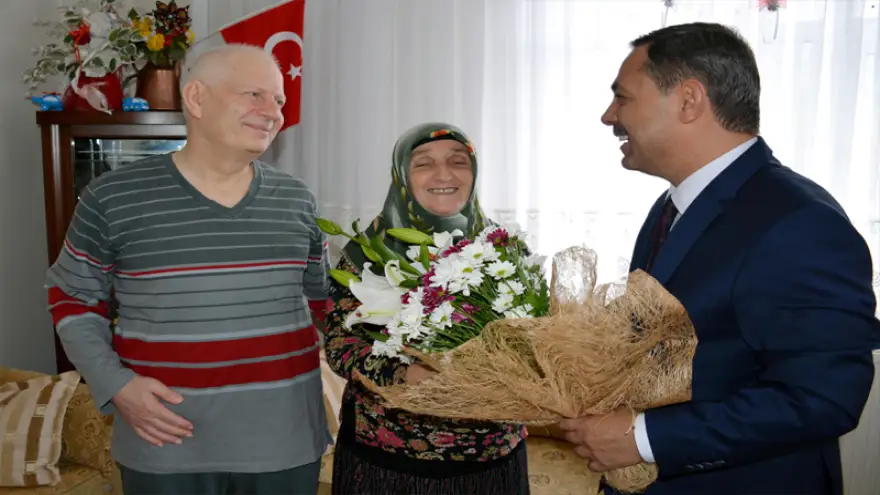 Başkan Uysal, Harun Bektaş öğretmeni ziyaret etti..