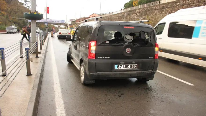 Kamyonete arka camdan girdi…

