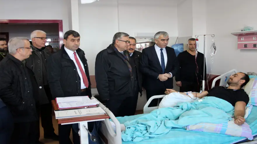 Kazalı maden işçisine geçmiş olsun ziyareti