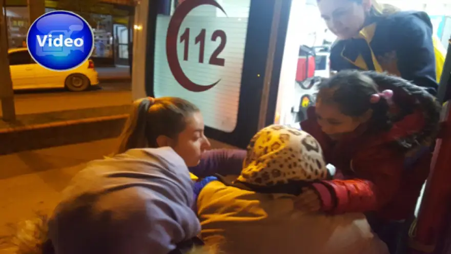 Küçük kıza otomobil çarptı