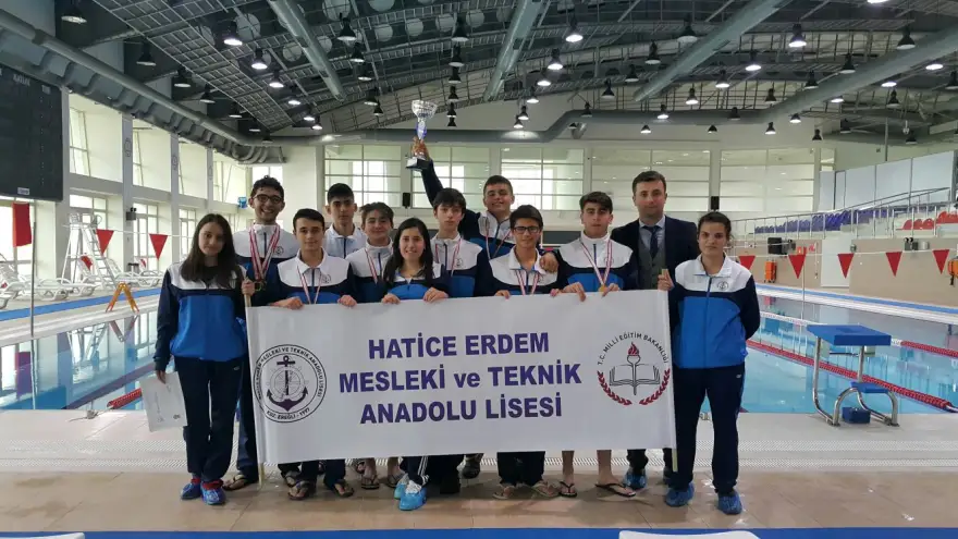 Yüzme takımının başarısı...