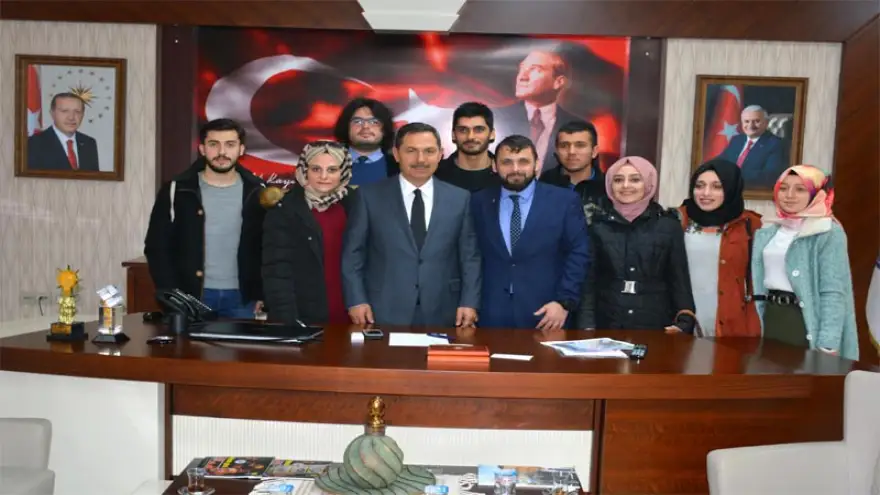 AK Parti’li gençlerden Başkan Uysal’a ziyaret..