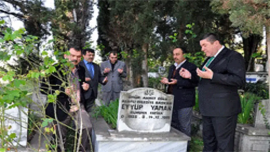 TEKİN,MERHUM BELEDİYE BAŞKANLARININ KABİRLERİNİ ZİYARET ETTİ